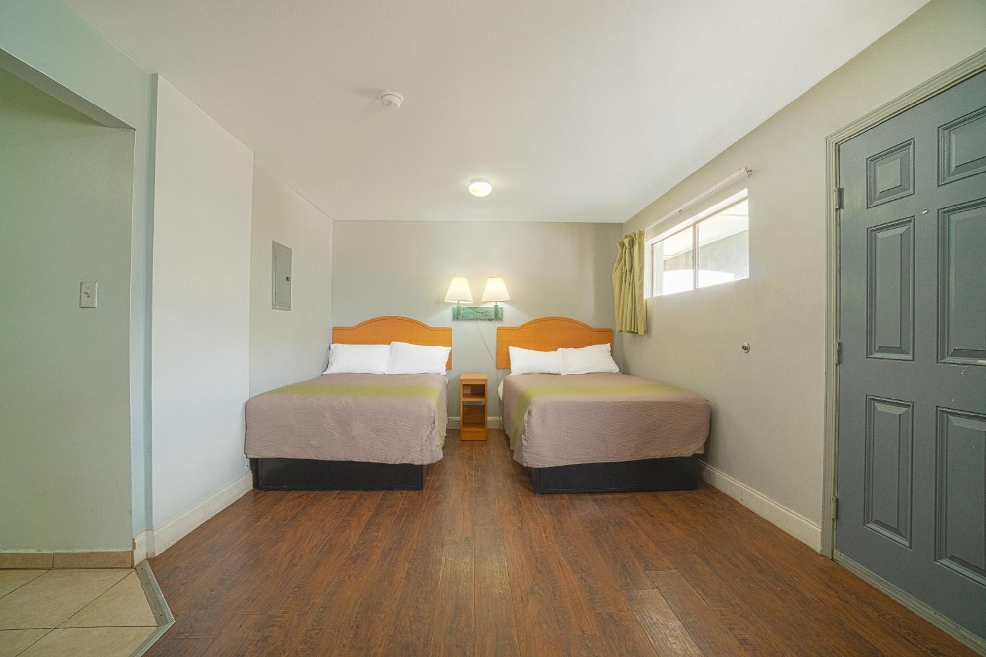 Oyo Hotel Midland Kültér fotó