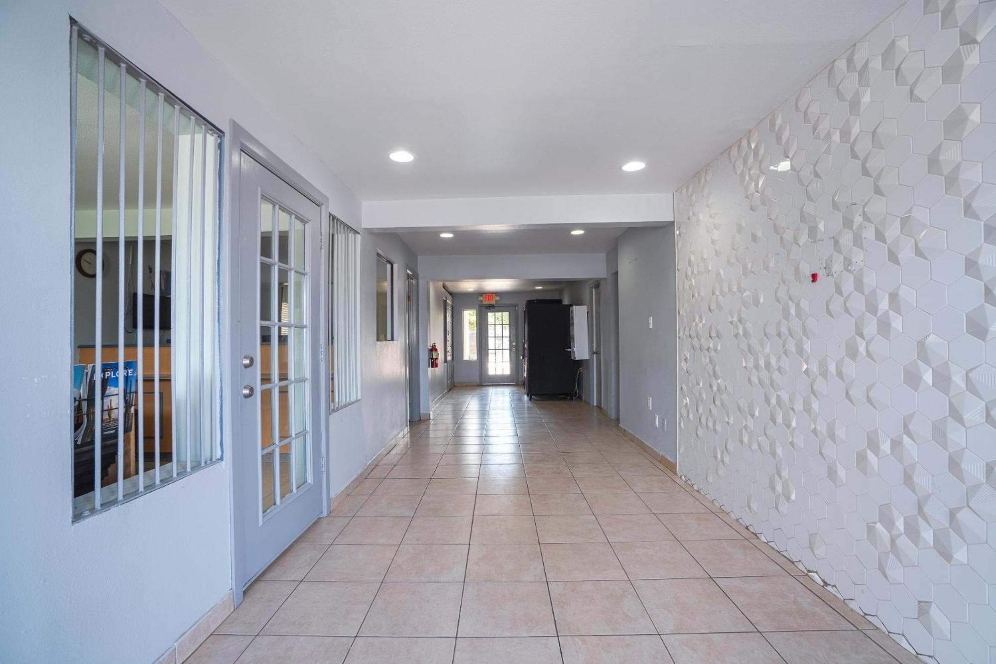 Oyo Hotel Midland Kültér fotó