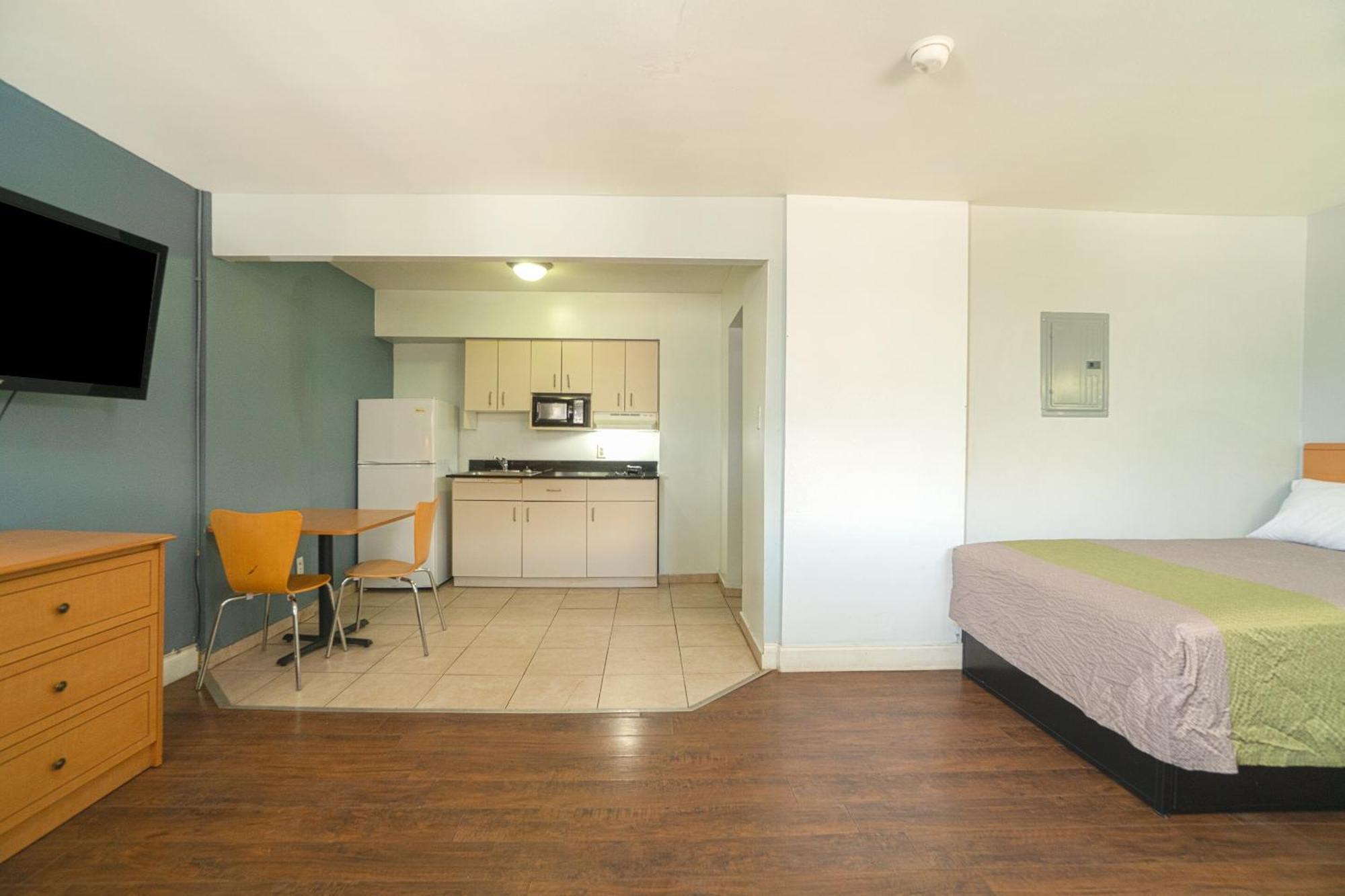 Oyo Hotel Midland Kültér fotó