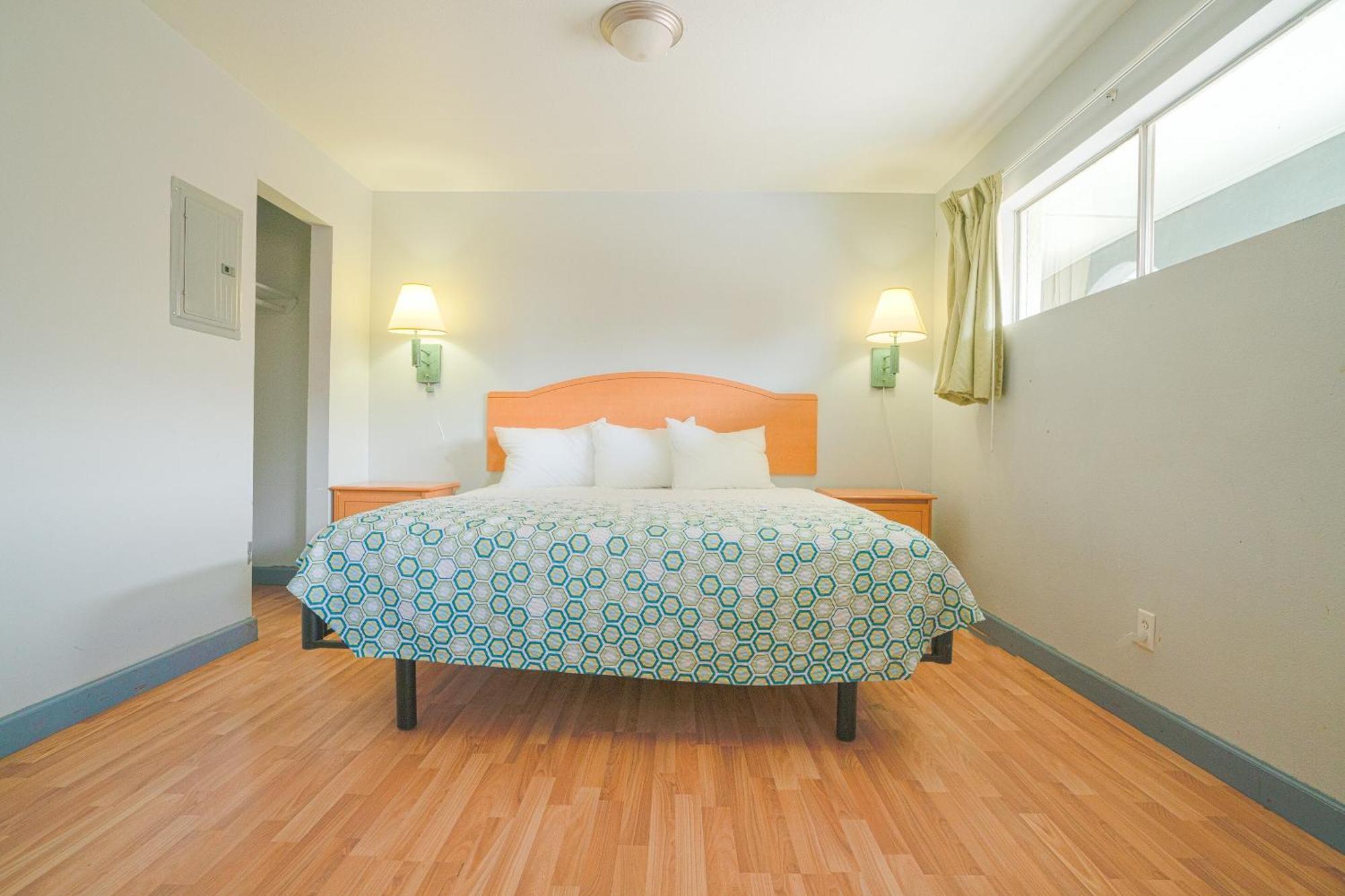Oyo Hotel Midland Kültér fotó